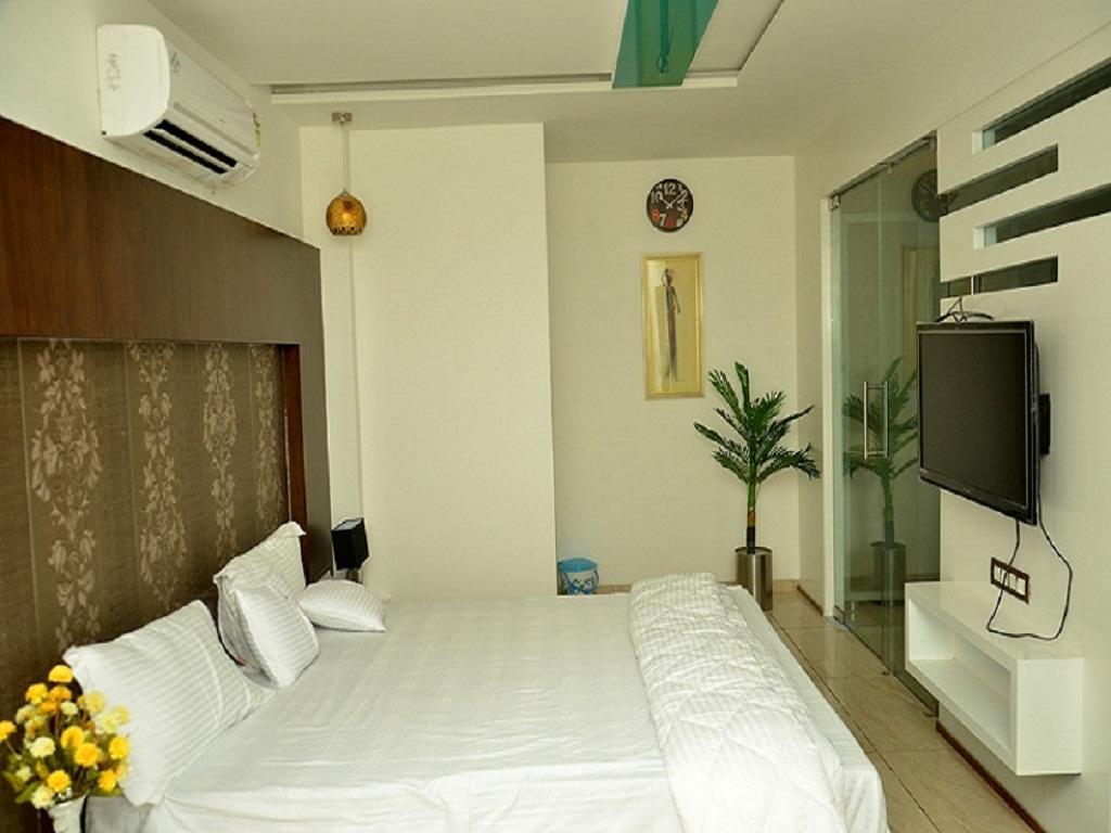 Hotel The Grand Parshwanath Sankeshvar Exterior photo