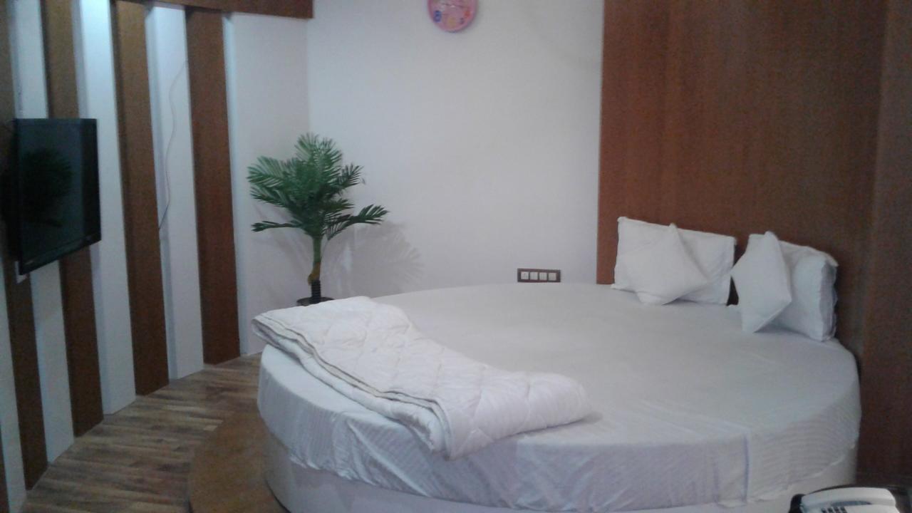 Hotel The Grand Parshwanath Sankeshvar Exterior photo